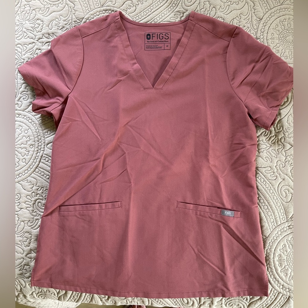 Set-FIGS Mauve/Pink Women's
Scrub Set - V-Neck Top & Cargo Pants - Picture 2 of 4